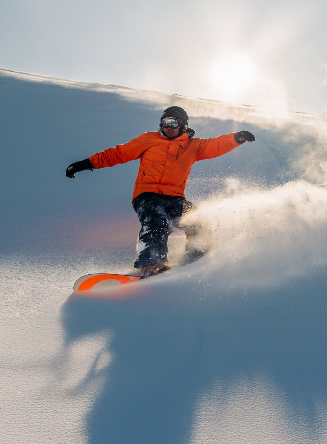 Snowboarder im Tiefschnee